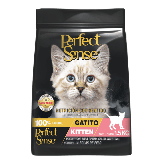alimento para gato cachorro (kitten) 1.5 kg perfect sense ps1861 Bolsa frontal de alimento seco para gatitos 1.5 kg con retrato de un gatito siamés centrado, fondo negro con logo Perfect Sense dorado en la parte superior, franja amarilla "100% natural", etiqueta rosa "GATITO KITTEN" y texto visible sobre prebióticos y control de bolas de pelo.