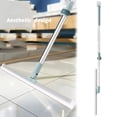 thumbnail image 1 of Raspador y barredor de pisos 3 en 1 | Cabezal ajustable a 180° para pisos de madera y vidrio | Mango extensible de 125 cm para limpieza de piso a techo | Azul, 1 of 9