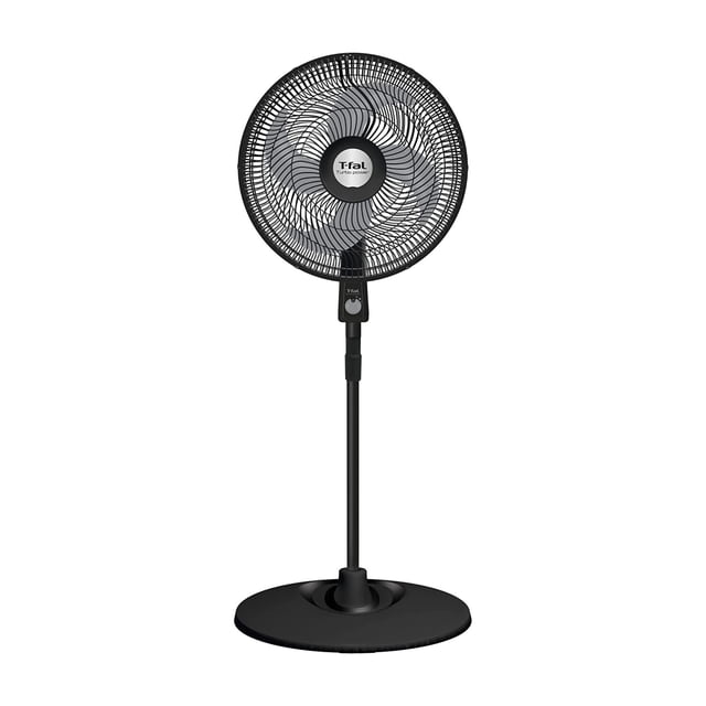 ventilador de pedestal t-fal turbo power ve2910x0 18 pulgadas negro — vista frontal centrada de un ventilador negro de pedestal con base redonda y poste ajustable; rejilla frontal removible y aspas visibles con logotipo T-fal en el centro; control en el mástil para 3 velocidades; especificado 80W, 127V, 60Hz y cable de 165 cm; también es adecuado para refrescar talleres o bodegas pequeñas.