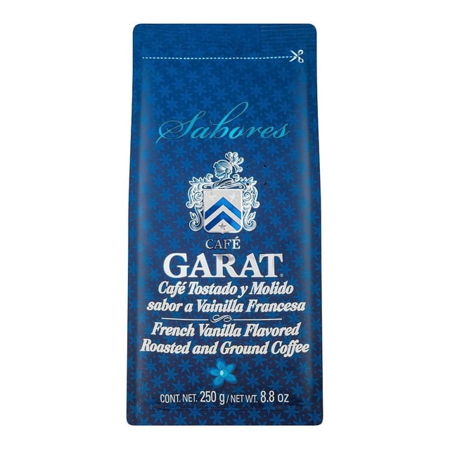 café garat molido sabor vainilla francesa 250 g paquete frontal azul, vista centrada y de frente con logo Garat y texto en blanco; empaque sellado tipo bolsa con patrón de pequeñas flores y escudo heráldico, leyenda que indica café tostado y molido sabor a vainilla francesa y peso neto 250 g; producto que suele disfrutarse en el hogar o la oficina.