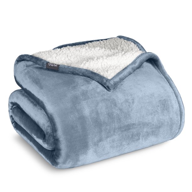 Bare Home Manta de Cama de Felpa Sherpa Mullida y Suave, Reversible, Liviana, Tamaño Matrimonial/queen, Azul Polvoriento