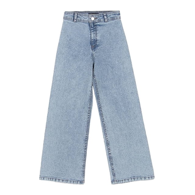 jeans george para niña juvenil, amplio de mezclilla azul claro talla 6 pantalón acampanado de pierna ancha en denim azul claro, talle medio con botón y cierre visible, trabillas y costuras reforzadas; dobladillo recto sobre fondo blanco, ideal para looks escolares y casuales.