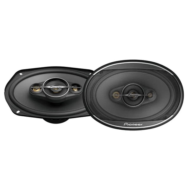 bocinas de 6 x 9 pioneer ts a6968s Par de bocinas Pioneer 6 pulgadas por 9 pulgadas (16 cm x 24 cm) negras, vista frontal centrada con una unidad en ligero perfil; cono reforzado con carbono y mica, tweeter y drivers visibles, anillo plateado, rejilla cubierta y logo Pioneer en el aro; frecuente reemplazo para sistemas de audio vehicular.