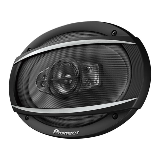 bocina pioneer 6 x 9 pulgadas ts-a6987s negro Vista frontal de bocina Pioneer 6x9 pulgadas TS-A6987S en negro con diseño 5 vías, rejilla metálica perforada, tweeter y driver centrales visibles, cono de polipropileno reforzado con carbón y mica, suspensión de polímero elástico, barras plateadas y logo Pioneer en el aro; fondo blanco, adecuada para instalación en auto y a menudo usada para mejorar el audio de cabina.