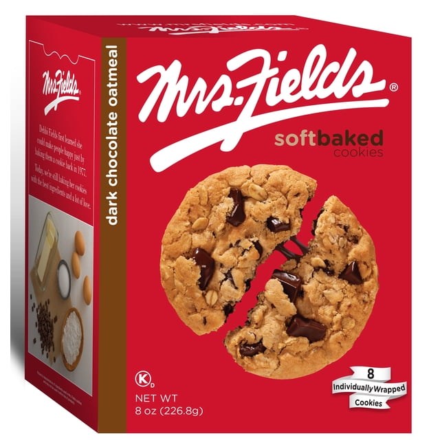 galletas mrs fields con chispas sabor chocolate semiamargo 226.8 g caja frontal roja con galleta partida mostrando chispas grandes de chocolate semiamargo y textura suave horneada; marca Mrs. Fields y rótulo "soft baked" visibles, paquete indica 226.8 g y 8 galletas envueltas individualmente; ideal para acompañar café o leche.