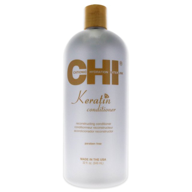 acondicionador de reconstrucción de queratina chi unisex 32 oz botella frontal translúcida plateada con tapa dorada, marca CHI en letras grandes y texto 'Keratin conditioner', leyenda en español y volumen 32 oz (946 ml); también apto como acondicionador de viaje por su formato compacto.