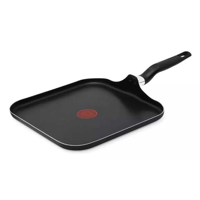 comal cuadrado 27 cm aluminio antiadherente tefal t-fal vital, vista frontal 3/4 de un comal cuadrado negro de 27 cm con borde exterior plateado, superficie antiadherente lisa con señal termo roja en el centro y mango negro de baquelita largo con orificio para colgar; suele usarse también para dorar tortillas y tostar verduras en porciones pequeñas.