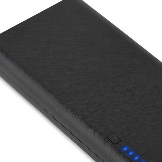 20000mah ultra gran capacidad 4 salida usb carga rápida caja móvil power bank kit diy azul primer plano 3/4 de carcasa ABS texturizada antideslizante, silueta rectangular con botón cuadrado y 4 mini LEDs azules que indican nivel de carga; kit DIY requiere 6 baterías 18650 (no incluidas) y ofrece 4 puertos USB para cargar teléfonos y tablets, a menudo usado como fuente de respaldo en viajes.