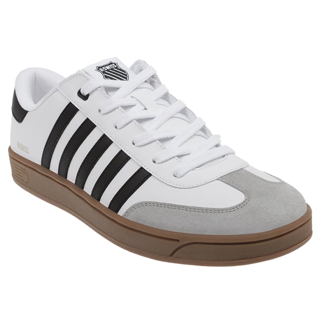 tenis k-swiss francis court para hombre color blanco K-Swiss Francis Court para hombre, vista 3/4 frontal de zapato blanco con cinco franjas laterales negras, puntera en gamuza gris, cordones blancos y ojales metálicos, plantilla con tecnología Comfort Lite según especificaciones y suela de goma color café con dibujo antideslizante; suele usarse también para uso casual y paseo urbano.