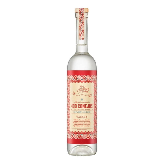 mezcal joven 100% 400 conejos espadin cuishe 750ml, botella frontal de vidrio transparente con etiqueta crema y franja roja, logo de conejo y texto '400 CONEJOS' y 'ESPADÍN - CUISHE', corcho visible, 750 ml y 40% alc., sabor fresco y ahumado con notas herbales y cítricas, ideal para cócteles y degustaciones.