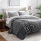 thumbnail image 2 of Manta de Felpa Bare Home Textura de Chevron Microfibra Suave y Afelpada Tamaño Twin/Twin XL Gris, 2 of 7