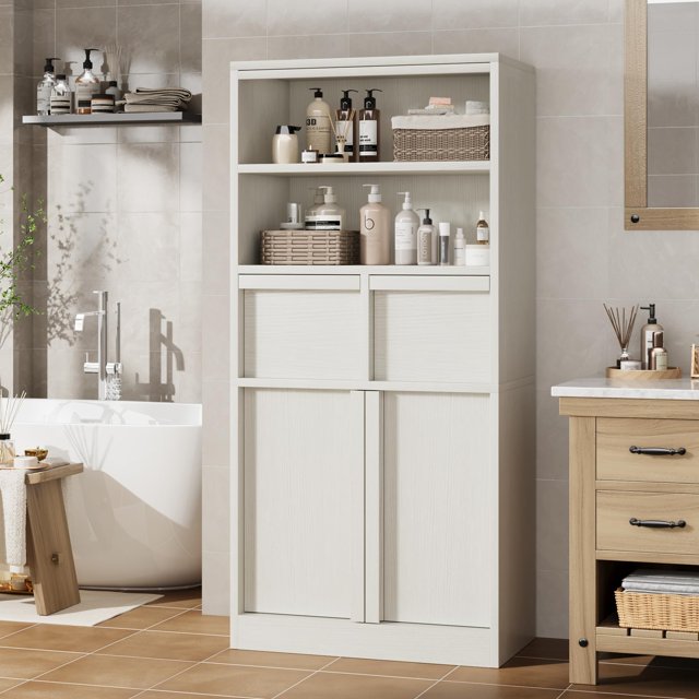 yeshouse armario independiente alto de 130 cm con puertas, dos cajones y estantes, ideal para cocina, comedor, baño, despensa y lavandería — gabinete alto blanco (23,6"×11,8"×50,9") vista frontal con dos estantes abiertos que muestran frascos y cestas, dos cajones centrales y un compartimento inferior con puertas; MDF con laca blanca; colocado en baño, también apto como estantería o aparador para organizar tocador, vajilla o despensa.