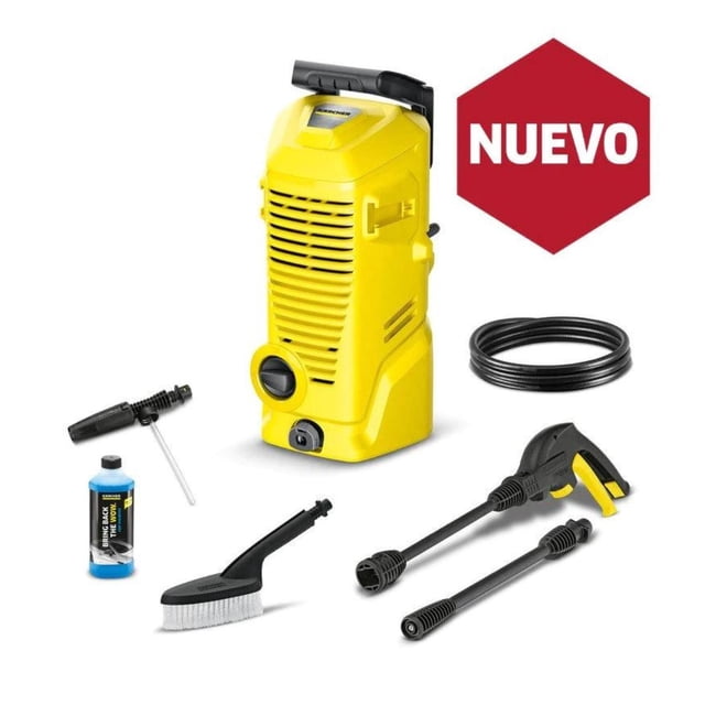 hidrolavadora karcher k1 car Amarillo, compacta y ligera para limpieza de vehículos con pistola de alta presión, prolongación de lanza, boquilla simple, cepillo, botella de detergente y manguera de 3 m; vista frontal centrada sobre fondo blanco. A menudo usada también para limpiar muebles de jardín y terrazas.
