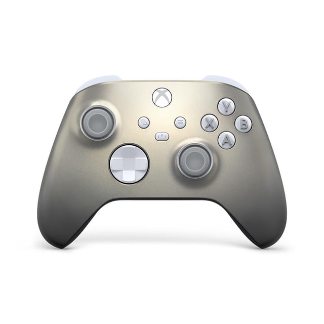 control inalámbrico xbox one series x/s lunar shift edición especial con acabado plateado que cambia a dorado, vista frontal centrada mostrando dos joysticks, cruceta metálica y botones A/B/X/Y; incluye botón dedicado para compartir, botones superiores intercambiables y agarre texturizado en gatillos; conector USB-C visible para plug and play, compatibilidad Xbox Wireless y Bluetooth y soporte para pilas AA incluido; a menudo usado como controlador secundario para multijugador local.