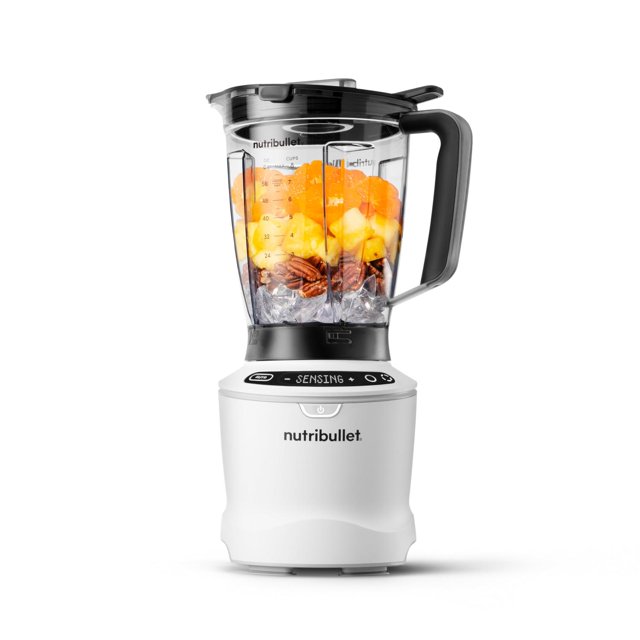 nutribullet smartsense licuadora de tamaño completo de 5 velocidades, 1400 w, blanco mate Vista frontal centrada: base blanca mate con panel negro y pantalla de matriz 'SENSING', jarra de 64 oz translúcida con mango negro y tapa con boquilla, mezcla visible de frutas y hielo; ideal para batidos y suele usarse también para preparar leches vegetales.