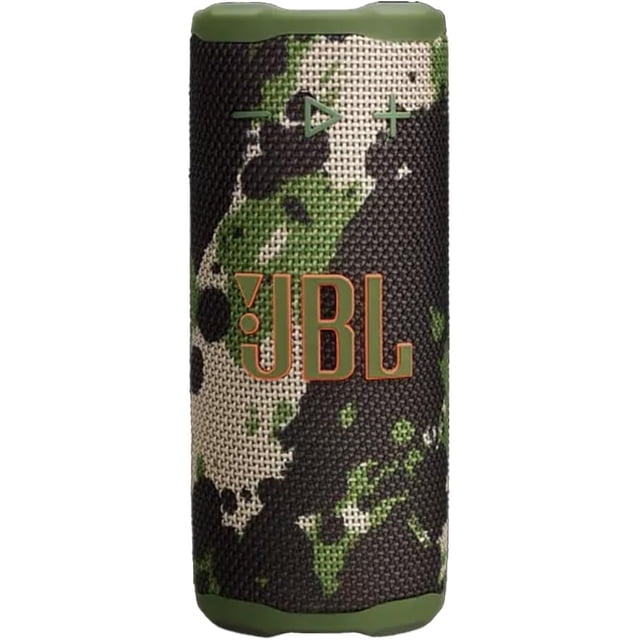 nueva jbl grip squad led bocina bluetooth compacta portátil CAMUFLAJE, vista frontal de altavoz cilíndrico con tela de rejilla en patrón camuflaje verde y negro y logo JBL grande en cobre en la parrilla; iconos de reproducción y volumen visibles y top/bottom de plástico verde mate; según especificaciones tiene luz ambiental integrada, clasificación IP68 y hasta 14 horas de reproducción; a menudo se usa para ampliar sonido emparejando múltiples bocinas.