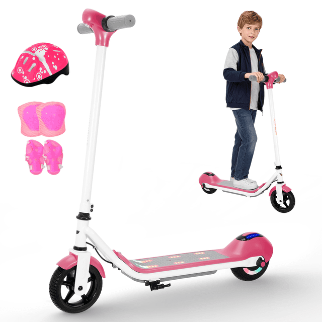 scooter eléctrico infantil honey whale e2 rosa Scooter eléctrico infantil Honey Whale E2 rosa, vista 3/4 frontal con manubrio y plataforma blanca y rosa, chasis de aluminio, ruedas negras y guardabarros rosa, plataforma antideslizante con motivos, freno trasero y luz LED trasera; accesorios rosas (casco y protecciones) a la izquierda y niño montando en inserto; velocidad máxima 15 km/h y autonomía 8 km. También suele usarse para trayectos cortos recreativos.