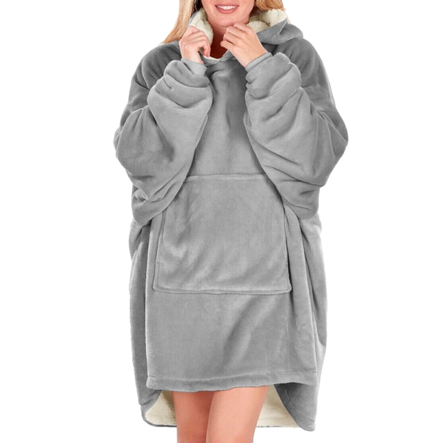 sudadera tipo hoodie cobija unisex hoodie shendy vendy con capucha afelpada suave gris jaspe. Vista frontal centrada de una sudadera cobija gris jaspe con capucha forrada, corte oversize, bolsillo tipo canguro frontal y mangas anchas; tejido afelpado y dobladillo recto visibles. Adecuada para temporada de frío y uso casual, también suele usarse como manta personal para descansar en casa.