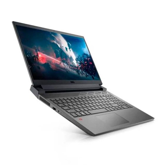 laptops dell g5530 , 15.6 pulgadas, intel core i5, i5-13450hx, 16 gb, windows 11 home, 512 gb ssd — Vista 3/4 frontal de una laptop Dell G5530 con pantalla de 15.6 pulgadas abierta, chasis gris oscuro, touchpad centrado y rejillas de ventilación traseras; adecuada para productividad y multimedia, y a menudo usada como equipo portátil para trabajo o estudio.