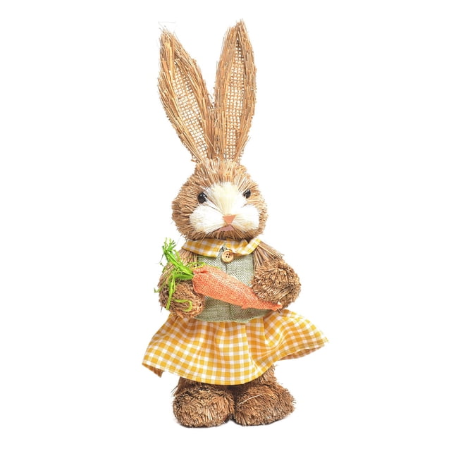decoraciones de pascua, adornos de pascua, regalos de pascua, simulación de conejo de pascua, decoración de conejo para el hogar y el jardín, conejo de paja creativo, conejo creativo Figura de conejo de paja de pie, vista frontal completa con orejas largas; cuerpo trenzado de paja y rostro con fibras blancas y nariz rosada; viste blusa verde y falda a cuadros amarilla; sostiene una zanahoria de paja y un ramo pequeño. Fondo blanco; apto para decorar sala o dormitorio y puede regalarse en temporada de Pascua.