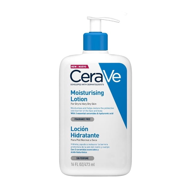 loción hidratante cerave para rostro y cuerpo 473 ml botella con dispensador, vista frontal; envase blanco con tapa azul y etiqueta bilingüe que indica "Loción Hidratante" y fórmula ligera con 24 horas de hidratación. Presentación para uso diario en rostro y cuerpo, a menudo usada también para hidratar la piel después de la ducha.