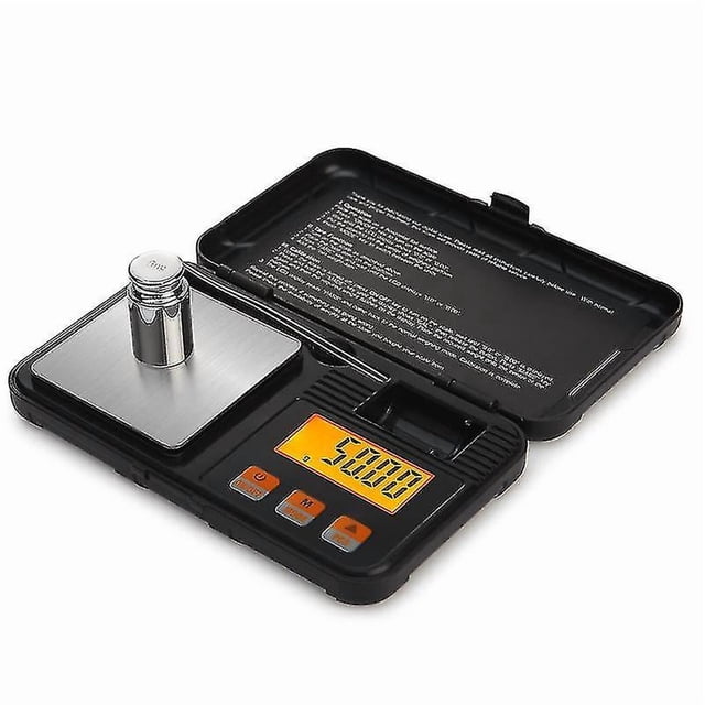 kitchen scale, 50g/0.001g digital pocket scale, 0.001g precision food scales, with 50g weight calibration, tweezers, tare function, backlit lcd hy vista frontal de una báscula digital de bolsillo negra con tapa abierta, plataforma de acero inoxidable con peso de calibración 50 g, pantalla LCD retroiluminada naranja que muestra 50.00, tres botones para encendido/modo/tara, compartimento moldeado para pinzas y carcasa ABS con instrucciones impresas en la tapa; adecuada para pesar alimentos, joyería, monedas y polvos.