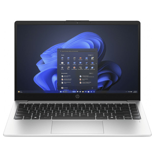 laptop hp 240 g10 14" | intel® core™ ultra 5 120u hasta 5.0 ghz | 16gb ram | ssd 512gb | windows 11 home | teclado en español | plata, vista frontal abierta con Windows 11 en la pantalla; chasis Plata Turbo, teclado en español negro y touchpad central; pantalla FHD 14" antirreflejo con cámara HD en el bisel superior; diseño ligero y puertos según especificaciones, adecuada para trabajo móvil y clases en línea.