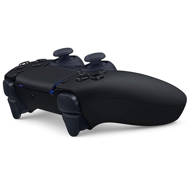 veatool mango de juego, joystick de control inalámbrico ps4, aplicable a algunos juegos. Control negro en vista 3/4 con dos joysticks analógicos, D-pad, botones frontales, touchpad central y gatillos curvados; acabado mate y silueta ergonómica sobre fondo blanco. Conexión Bluetooth para iPad, iPhone o Mac y compatible con PS Remote Play, sensores de movimiento y gatillos adaptivos; también apto para juego remoto y partidas móviles ocasionales.