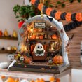 thumbnail image 4 of Adorno colgante de Halloween de Fantasmas Leyendo | Adorable decoración encantada para el hogar | Faroles, detalles de gato negro | Colgante festivo caprichoso | Decoración versátil para árboles de, 4 of 6
