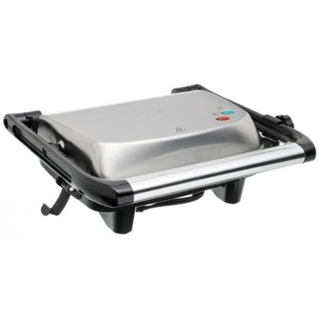 sandwichera parrilla oster ckstpa2880-013 plateado, vista frontal 3/4 cerrada con tapa de acero inoxidable; placas antiadherentes internas, botones indicador rojo y verde, asa frontal y patas elevadas. Sistema de altura ajustable, cierre para almacenamiento vertical y área para enrollar cable.