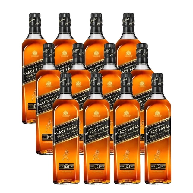 caja de 12 whisky johnnie walker blend black label 1 l caja con doce botellas de 1 L, vista frontal centrada que muestra botellas ámbar con cuello negro y etiqueta diagonal 'Black Label' y marca Johnnie Walker visible; a menudo usada para surtir barras o como set de regalo. Venta exclusiva a mayores de edad; evitar el exceso.