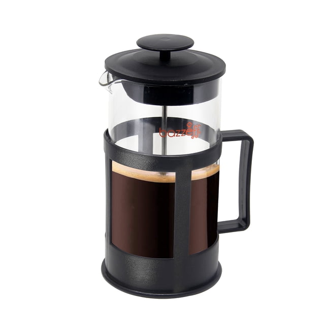 bazzeff prensa francesa de vidrio 350 ml cafetera francesa lefzo Vista frontal de prensa francesa Bazzeff 350 ml con jarra de vidrio transparente, marco, tapa y mango negros, filtro interno de acero inoxidable de tres partes visible y café oscuro en su interior; también suele usarse para preparar té o tisana.