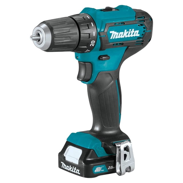 taladro inalámbrico makita fd09r1-r 12 v max cxt 2 baterías Reacondicionado: 3/4 frontal del taladro Makita en azul y negro, portabrocas sin llave de 3/8 pulg., selector de 2 velocidades (0-450 / 0-1,700 RPM), gatillo variable, empuñadura ergonómica con recubrimiento de goma, batería deslizante CXT 12 V con indicador LED y clip para cinturón; compacto de 7 pulg., adecuado para trabajos en espacios reducidos y a menudo usado para atornillar en carpintería ligera.