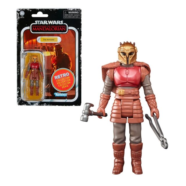 figura the armorer hasbro star wars 3.75 pulgadas figura The Armorer de 9.5 cm en empaque blister Retro Collection; empaque frontal a la izquierda y figura mostrada desde atrás a la derecha; pieza multicolor con casco y peto rojo con paneles estriados, hombreras texturizadas, guantes y botas marrón rojizo, cinturón dorado y accesorios visibles (martillo y tenaza); adecuada para exhibir en estantería de coleccionista o para juego de display.