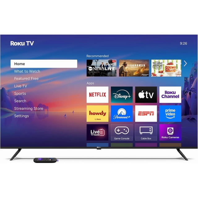 televisión roku 50 pulgadas 4k roku tv 2025 50cc Smart TV 50" pantalla plana 4K con HDR10, vista frontal centrada de la pantalla de inicio Roku mostrando filas de recomendaciones y mosaicos de apps populares (Netflix, Disney+, Apple TV, Roku Channel, Prime Video). Patas en V metálicas, control remoto por voz en primer plano y hora en la esquina superior derecha. Suele usarse también como pantalla secundaria para compartir fotos y videos desde dispositivos móviles.