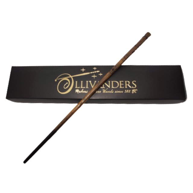 varita magica para magos harry potter de resina con nucleo metálico sólido de metal con caja ollivanders dumbledore hermione sauco cosplay disfraz accesorio modelo a escoger — Varita de resina color café con núcleo metálico sobre caja Ollivanders negra con logo dorado; diseño esculpido con ranuras y textura, longitud aproximada 30–37 cm según modelo, caja rígida 38x8x3 cm, adecuada para coleccionistas y cosplay.