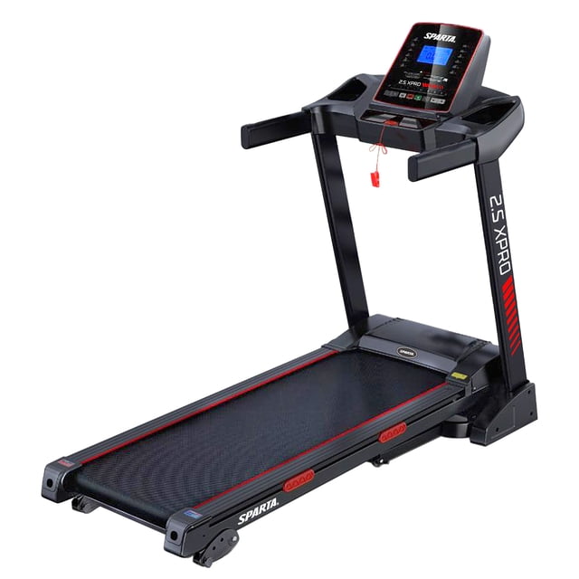 sparta caminadora eléctrica plegable, 2.5hp, 14km/h bocinas & bluetooth. Caminadora negra plegable vista 3/4 con cinta de trote amplia 122 x 44 cm y detalles rojos; consola LCD que muestra tiempo, velocidad, distancia y calorías, botones de acceso rápido y bocinas con conexión Bluetooth. Llave de seguridad con cordón rojo, portavasos integrado, ruedas para traslado y tacos antideslizantes; inclinación manual en 3 niveles y sistema de plegado hidráulico para ahorrar espacio. Apta para caminata, trote y carrera hasta 14 km/h con capacidad máxima de 120 kg; también suele usarse como equipo compacto para calentamiento o cardio ligero en espacios domésticos.