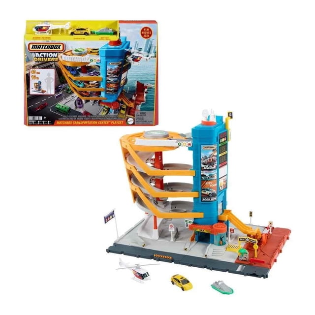 set de juego matchbox garage de aventura con estacionamiento de 5 niveles, torre azul y rampa espiral naranja, muelle desplegable y helipuerto; incluye taxi amarillo, barco verde y helicóptero blanco escala 1:64, además de figuras y accesos de carga.