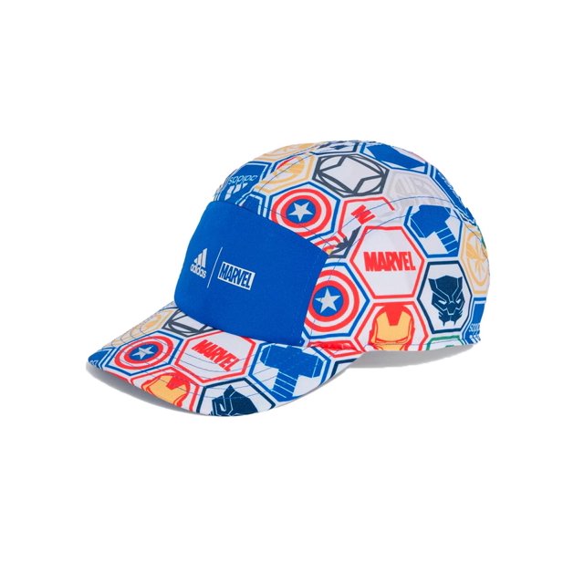 gorra adidas avengers marvel kids it9423 gorra infantil azul con visera plana y estampado hexagonal de íconos de los Vengadores (escudo de Capitán América, casco de Iron Man, logo de Black Panther), panel frontal liso azul con logos adidas y Marvel, banda interior acolchada que absorbe el sudor y cierre trasero a presión; adecuada para juego al aire libre o disfraces.