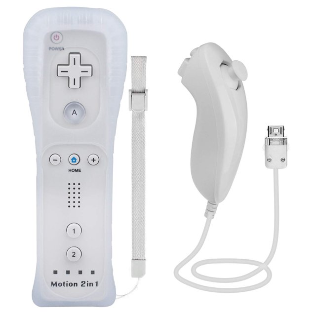 cargador de control de wii estación base de wii, blanco 2 base de carga blanca para hasta 4 mandos; primer plano de un control remoto Wii blanco con funda y correa y un nunchuk conectado, cable USB visible y LEDs que indican carga (rojo cargando, azul carga completa).