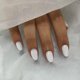 thumbnail image 2 of Uñas postizas blancas cortas, ovaladas y redondas, con pegamento. Uñas postizas cortas en blanco lechoso Sxvme. Uñas postizas acrílicas de gel hechas a mano. Uñas almendradas naturales y gruesas ideal, 2 of 7