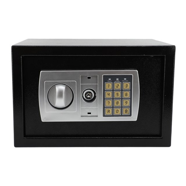 caja de seguridad, caja fuerte portátil antirrobo de acero de aleación de fácil acceso, portátil, negra para hotel Vista frontal centrada de caja fuerte portátil negra de acero de aleación con panel plateado; teclado numérico electrónico a la derecha, cerradura de llave de emergencia en el centro y perilla giratoria metálica a la izquierda. Puerta aprox. 3 mm; funciona con 4 pilas AA incluidas. A menudo usada en hoteles y oficinas para guardar dinero y documentos.