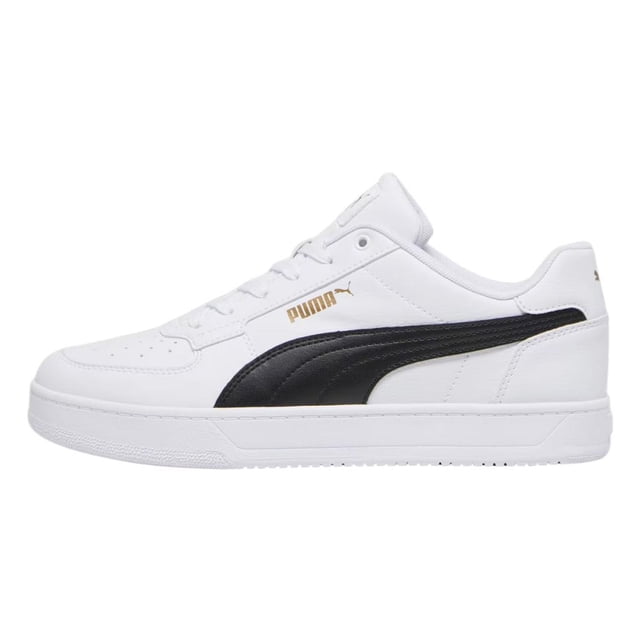 tenis puma caven 2.0 wh/blk hombre casual blanco 26 vista lateral derecha, tenis blanco con franja negra PUMA en costado, perforaciones en la puntera, suela blanca plana y logotipo PUMA dorado; plantilla con tecnología Feelgood SoftFoam y estilo clásico retro inspirado en los 80; también apto para uso urbano diario.