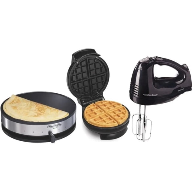 combo dulce rca waflera batidora crepera rc-cd conjunto multicolor RCA con mini waflera circular de 12.3 cm de diámetro (dos placas, luces indicadoras) abierta mostrando gofre, batidora de mano con cuatro aspas y botones de expulsión y turbo, y crepera con plancha antiadherente con esparcidor y espátula; vista frontal sobre fondo blanco, ideal para preparar masas y recetas de desayuno.