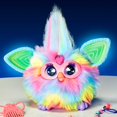 thumbnail image 4 of Furby Tie Dye Peluche Interactivo con 15 Accesorios de Moda, 4 of 4