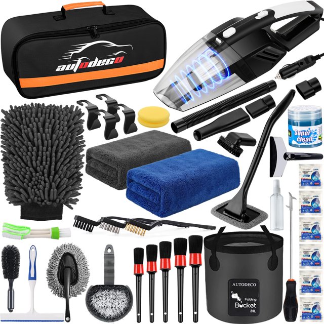kit de limpieza de coches autodeco 41 piezas con aspiradora y herramientas Kit AUTODECO 41 piezas mostrado en vista cenital: aspiradora de mano negra con cable para auto y boquillas, manguera de extensión, guante chenilla, toallas microfibra azul y gris, 5 cepillos de detalle, cepillos de alambre, raspador/limpiaparabrisas giratorio, 2 almohadillas de cera, pala para nieve plegable, bote de gel limpiador, botella spray, 4 ganchos, balde plegable negro con logo y bolsa organizadora; disposición sobre fondo blanco que muestra el contenido completo, adecuada también para limpieza doméstica ocasional.