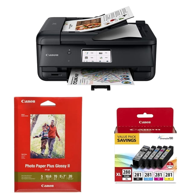 Impresora Canon TR8620a Todo en Uno para Oficina en Casa + Tinta y Papel, vista frontal centrada de la impresora negra PIXMA TR8620 con pantalla táctil LCD grande de 4.3" en el centro, bandeja frontal desplegada con una hoja impresa a color saliendo y alimentador automático superior con varias hojas; delante se muestran paquete de papel fotográfico Plus Glossy II y set de cartuchos Canon (280 XL, 281). Apta para imprimir fotos y documentos rápidos en oficina en casa.