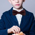 thumbnail image 1 of Pajaritas de esmoquin para niños CUTICAT preatada cómoda versátil graduación fiesta formal boda Marron oscuro, 1 of 8