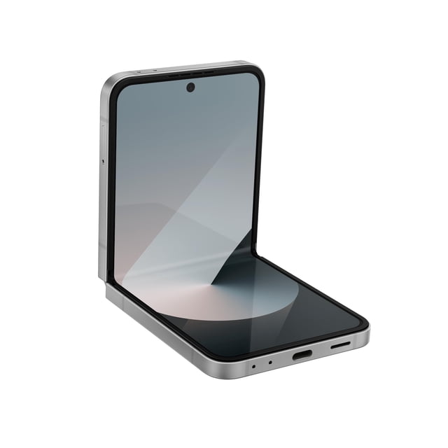 samsung galaxy z flip6, teléfono inteligente android desbloqueado de fábrica, 512 gb, diseño compacto y plegable, control con una mano, mejores selfies, pantalla de cobertura completa, versión estadou — Teléfono plegable plateado abierto en 90° en vista 3/4 frontal; pantalla interior táctil con cámara frontal en orificio superior, bisagra visible y puerto USB-C en el borde inferior sobre fondo blanco. A menudo usado para selfies manos libres y creación de contenido social con FlexCam.