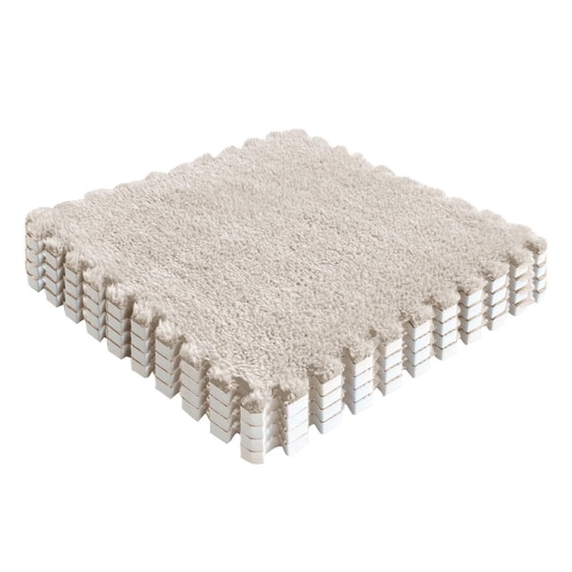 plush puzzle floor mat bedside bedroom bedside carpet home living room 1cm thick suede foam ground mat 30x30x1cm tile en color beige, vista frontal centrada de una loseta cuadrada tipo rompecabezas con pelo de gamuza mullido, bordes entrelazados visibles y base blanca de EVA en capas con ranuras; pieza individual apta para cortar y empalmar en varios colores.
